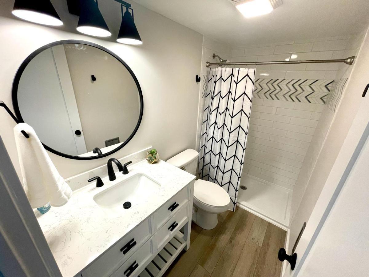 Newly Remodeled Mid-Century Modern Lake Condo Lake Geneva Zewnętrze zdjęcie