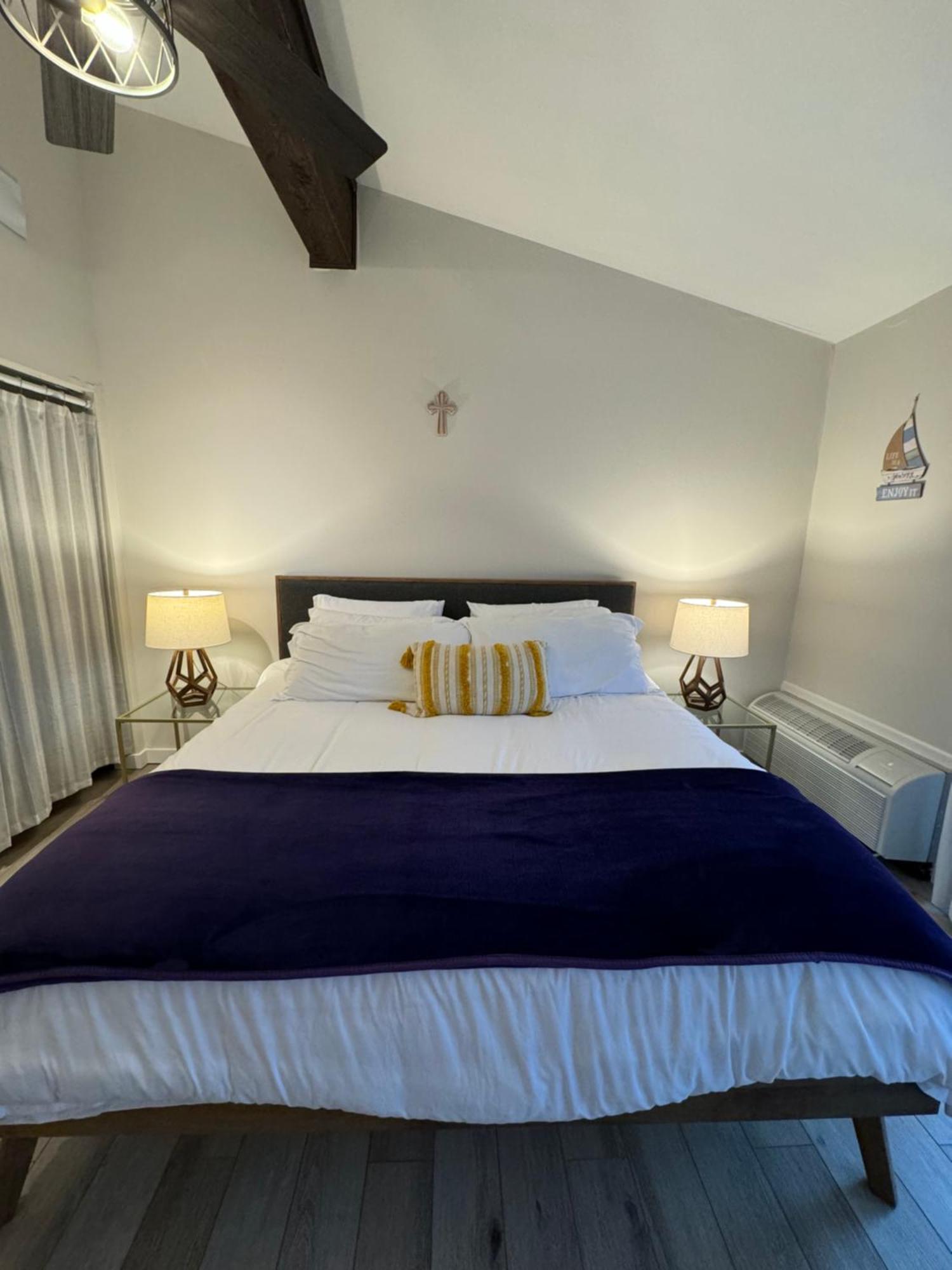 Newly Remodeled Mid-Century Modern Lake Condo Lake Geneva Zewnętrze zdjęcie