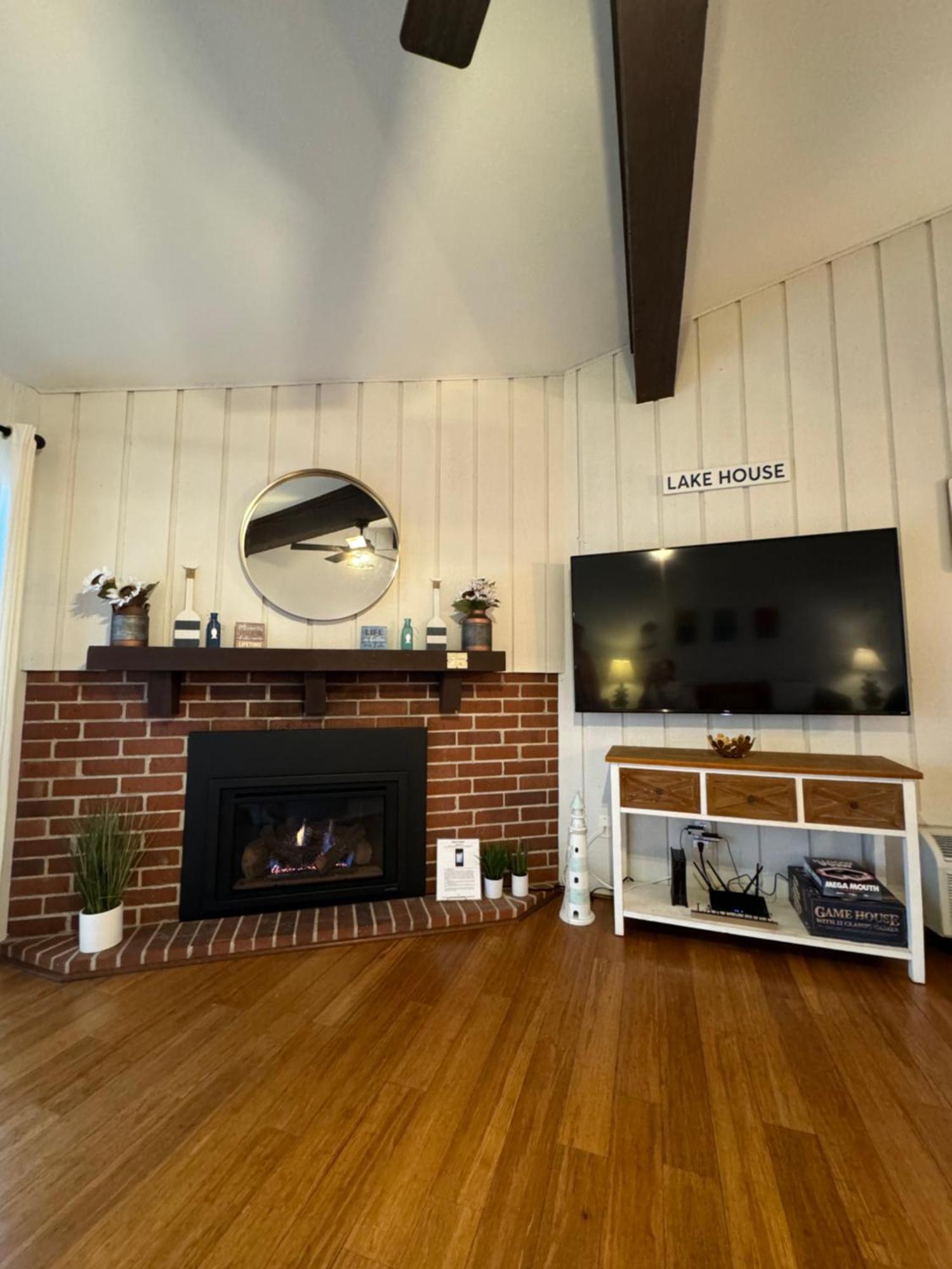 Newly Remodeled Mid-Century Modern Lake Condo Lake Geneva Zewnętrze zdjęcie